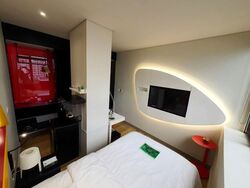 Macpherson Road (D13), Apartment #585649011